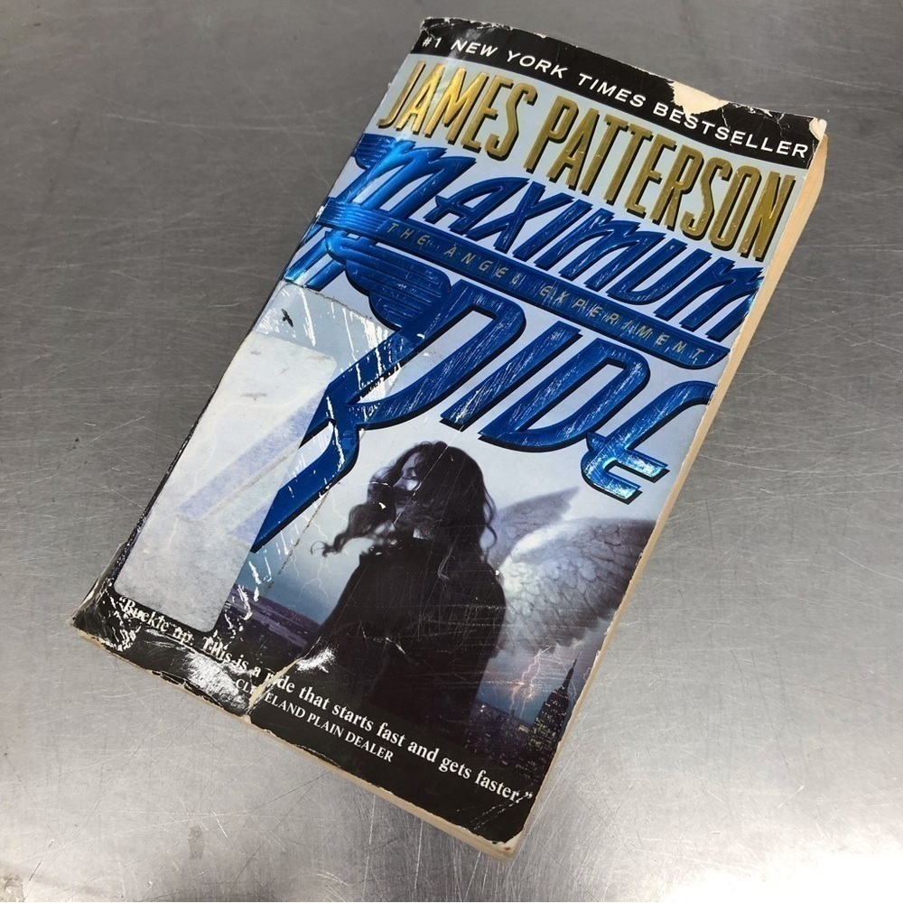 Maximum Ride (The Angel Experiment) by: James Patterson, paperback book